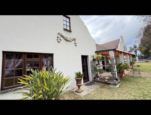 15 BEDROOM FREEHOLD FOR SALE IN FAIRLEADS